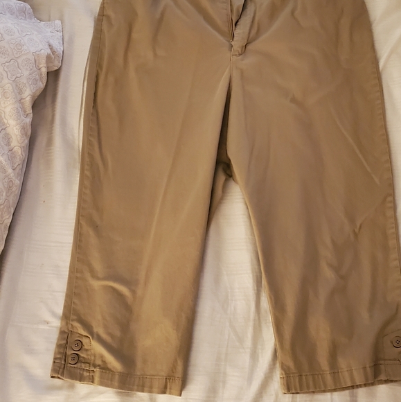 Croft & Barrow Khaki Capri - Picture 2 of 4
